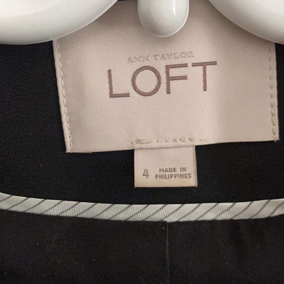 Black blazer from Ann Taylor Loft size 4 - Picture 3 of 3